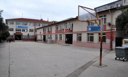 Bursa'da okulda silahlı saldırıya uğrayan müdür yardımcısı yaralandı