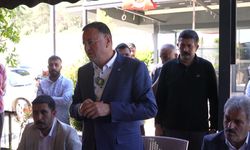 Hatay Büyükşehir Belediye Başkanı Lütfü Savaş, Kırıkhan’da vatandaşlarla bir araya geldi