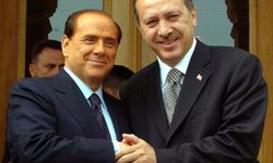 Ansa ajansı, eski İtalya Başbakanı Silvio Berlusconi'nin hayatını kaybettiğini duyurdu.