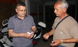 Antalya'da düşürdüğü 2 bin 300 lirasını teslim alan inşaat ustası gözyaşını tutamadı