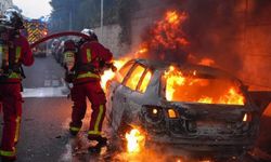 Fransa'da genç sürücünün öldürülmesinin ardından çıkan olaylarda 18 kişi gözaltına alındı