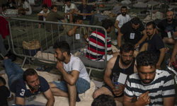 Göçmen teknesinin batması olayında ölü sayısı 82'ye yükseldi
