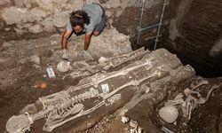 Tarihi İznik surları kazısında mezarlar ve çok sayıda insan iskeleti bulundu