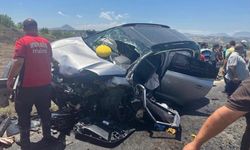 Mersin'de 3 otomobilin karıştığı kazada 1'i ağır 9 kişi yaralandı