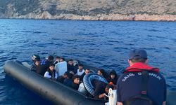 Muğla açıklarında 66 düzensiz göçmen kurtarıldı, 17 göçmen yakalandı