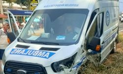 Muğla'da ambulansın otomobille çarpışması sonucu 4 kişi yaralandı