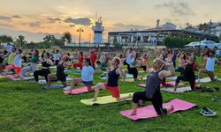 Muratpaşa'da Dünya Yoga Günü'ne özel seans