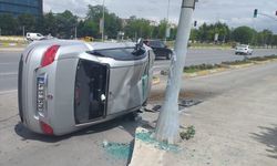 Pendik'te devrilen otomobilin sürücüsü yaralandı