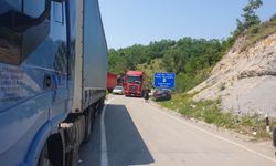 Sırplar Kosova'ya tepki amaçlı 3 sınır kapısını kapatma eylemi başlattı