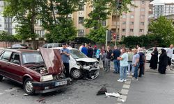 Ümraniye'de 2 otomobilin çarpıştığı kazada 1 kişi yaralandı
