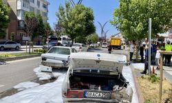 Aksaray'da hafriyat kamyonunun otomobile çarpma anı güvenlik kamerasında