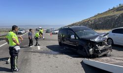 Anadolu Otoyolu'nda lastiği patlayan araç kazaya neden oldu, 9 kişi yaralandı