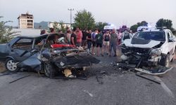 Antalya'da 3 otomobilin karıştığı kazada 1 kişi öldü, 1 kişi yaralandı