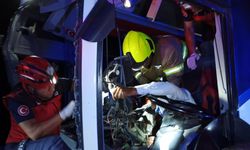 Balıkesir'de yolcu otobüsü beton mikserine çarptı, 44 kişi yaralandı