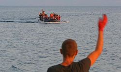 Atlantik Okyanusu'nda kaybolan ve 200 düzensiz göçmeni taşıyan tekne bulundu