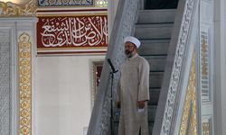 Diyanet'in cuma hutbesinde giyim tarzı ve estetik operasyonlar hedef alındı
