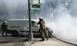 Fatih'te seyir halindeki hafif ticari araçta çıkan yangın söndürüldü