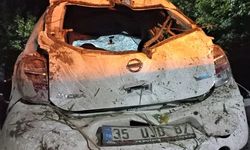 İzmir'de otomobil elektrikli motosiklete çarptı, 7 kişi yaralandı