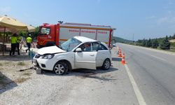 Manisa'da otomobil ile kamyonetin çarpıştığı kazada 1 kişi öldü, 3 kişi yaralandı