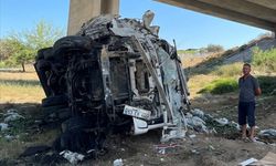 Mersin'de viyadükten devrilen kamyonetteki 3 kişi yaralandı