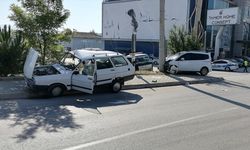 Samsun'da hafif ticari araçla çarpışan otomobildeki 2 kişi öldü