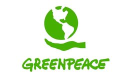 İngiltere'de Greenpeace aktivistleri, Başbakan Sunak'ın malikanesini siyah kumaşla kapladı