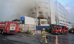Arnavutköy'de cam üretim tesisindeki yangın söndürüldü