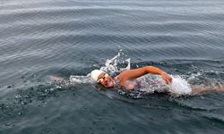 Aysu Türkoğlu, Kuzey Kanalı'nı yüzerek geçti