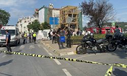 Beşiktaş'ta restore edilen 3 katlı ahşap binada kısmi çökme meydana geldi