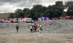 Kemerburgaz'da servis otobüsü kaza yaptı