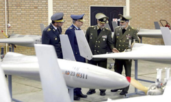 İran'dan yeni silahlı insansız hava aracı ve 2 füze tanıtımı