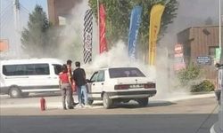 Karabük'te seyir halindeki 2 otomobil yandı