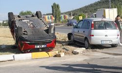 Konya'da iki otomobil çarpıştı, 6 kişi yaralandı