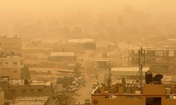 İran'ın güneydoğusunda kum fırtınası nedeniyle devlet kurumları yine tatil edildi