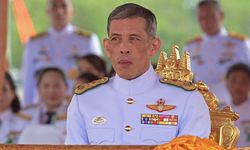 Tayland Kralı, eski Başbakan Şinavatra'nın 8 yıllık hapis cezasını 1 yıla indirdi