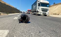 Kocaeli'de hafriyat kamyonuyla çarpışan motosikletli kurye öldü