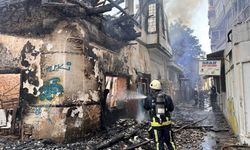 Antalya'da çıkan yangında iki metruk bina, müstakil ev ve apartman zarar gördü
