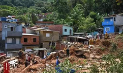 Brezilya'nın güneyinde etkili olan tropikal kasırgada ölenlerin sayısı 28'e çıktı