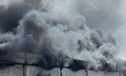 İzmir'de ahşap palet fabrikasında çıkan yangın kontrol altına alındı