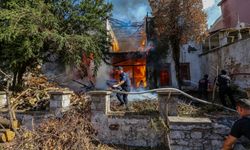 Muğla'da yangın çıkan 2 katlı tarihi ahşap ev kullanılamaz hale geldi