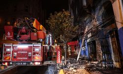 Beyoğlu'ndaki tarihi handa çıkan yangın söndürüldü