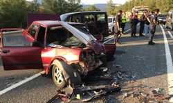 Bilecik'te kamyon ile otomobilin çarpıştığı kazada yaralanan 3 kişiden 1'i öldü