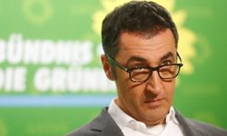 Cem Özdemir Almanya'da eyalet başbakanlığı seçimini kazandı