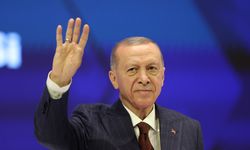 AKP 4. Olağanüstü Büyük Kongresi'nde Erdoğan yeniden genel başkanlığa seçildi