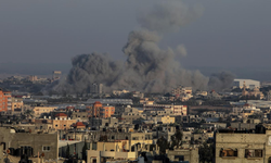 İsrail Gazze'de BM'ye ait yardım dağıtım merkezini vurdu, 5 Filistinliyi öldürdü
