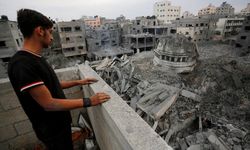 İsrail Gazze'deki El-Yermuk Camisi'ni vurdu
