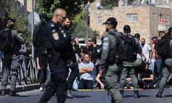 İsrail güçleri işgal altındaki Batı Şeria'da 65 Filistinliyi gözaltına aldı