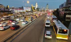 İstanbul'da akşam saatlerinde trafik yoğunluğu meydana geldi