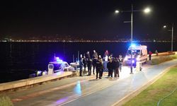 İzmir'de denizde ayağına bidon bağlı erkek cesedi bulundu