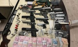 İzmir'de yasa dışı silah ticareti yapan 4 kişi tutuklandı